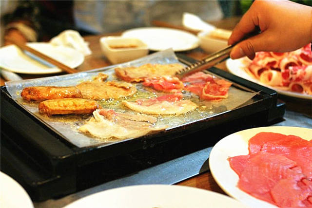 纸上烧烤是如何做的,有技巧吗