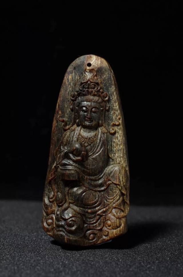 世界上最贵的沉香，数万元一克！_搜狐网