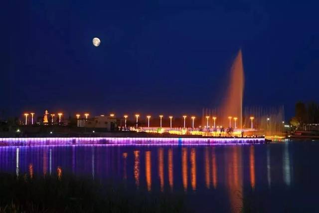 巴州零距离 阿克苏 夜幕降临 走进阿克苏地区沙雅县中心绿地广场 3d