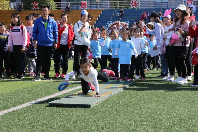 光谷六小举办"动物狂欢节"快乐运动会 "动物"群游有"乐趣"