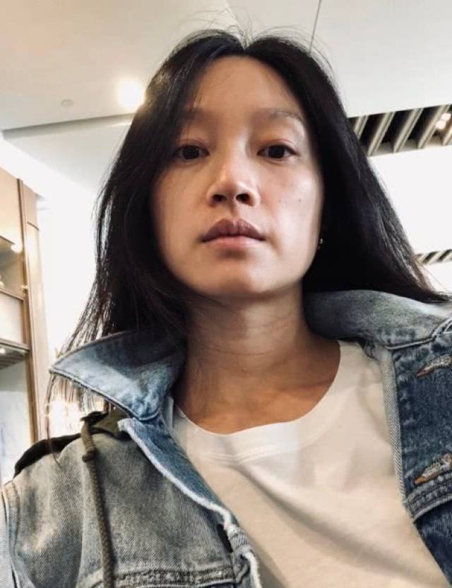 沈佳妮带俩娃出门不见朱亚文身影?自称不温柔,网友:肯定吵架了