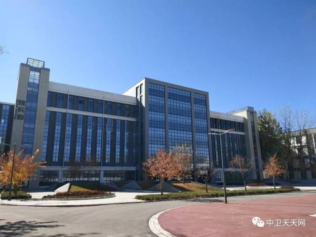 没错 就是这所中卫唯一的一所大学校园 它暗藏的"公园"属性 绝对饶沣