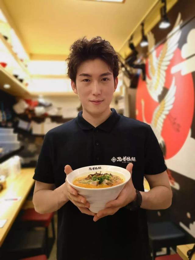 它就是刷爆小红书的"忍者拉面" 得到城中各大美食kol的追捧 位于天河