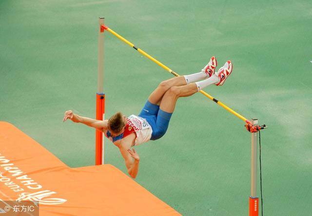 跳高目前广泛采用的技术有背越式和俯卧式,更多人还是采用背越式