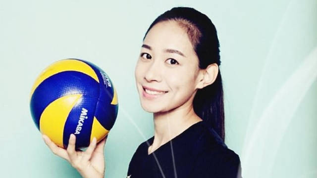 刚出道她打的位置是接应.2010年,18岁的姜倩雯在江苏女排站稳脚跟.