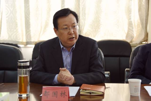 都国林,市委组织部副部长高朝亮共同为市互联网行业党委揭牌并讲话