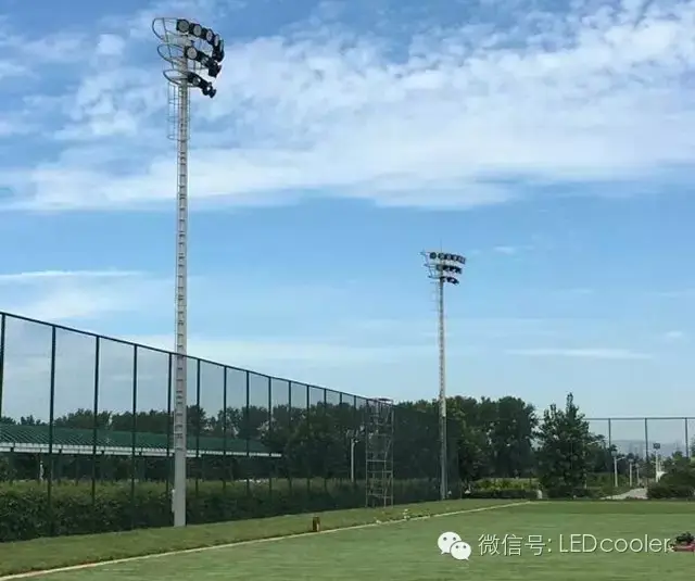 业余与娱乐足球场照明解决方案