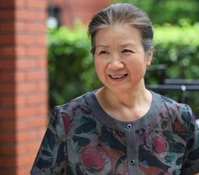 被尊称为曹老太太张艺谋曾对她另眼相看如今74岁做丁克