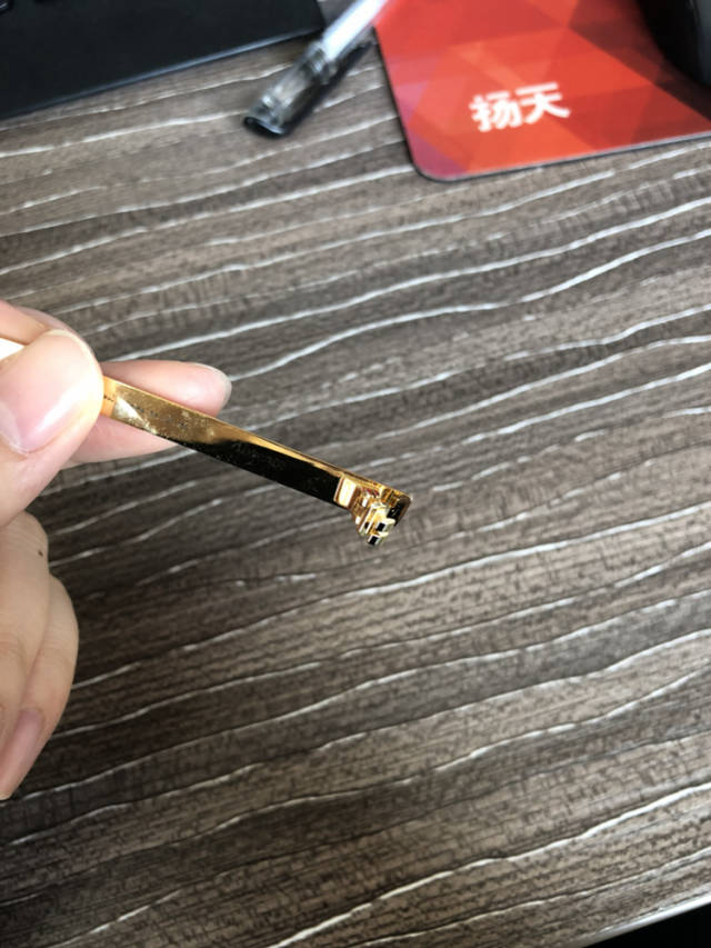 第七付损坏的gm墨镜