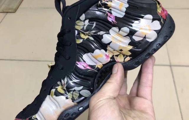 再现花卉主题鞋款不过……NIKE Air Foamposite One“Floral”首度曝光！_