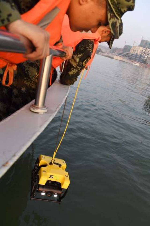 重庆万州公交车坠江 打捞生命 打捞真相