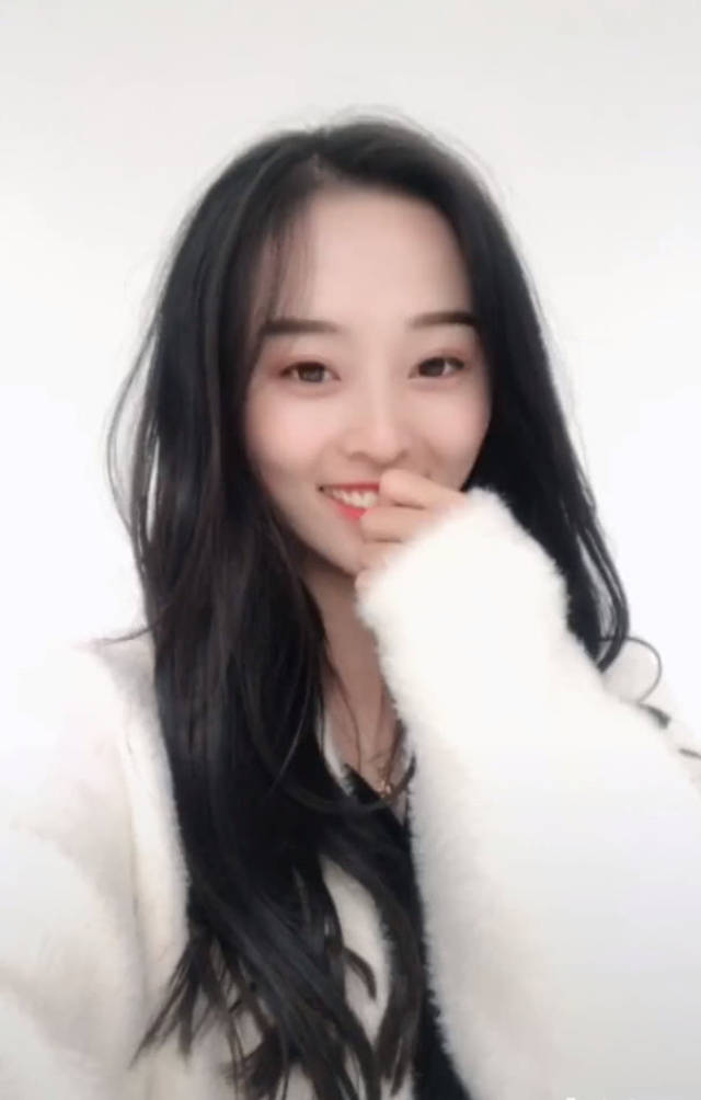 抖音"安琪拉"火了,变身的一瞬间,网友:糟糕,初恋的感觉