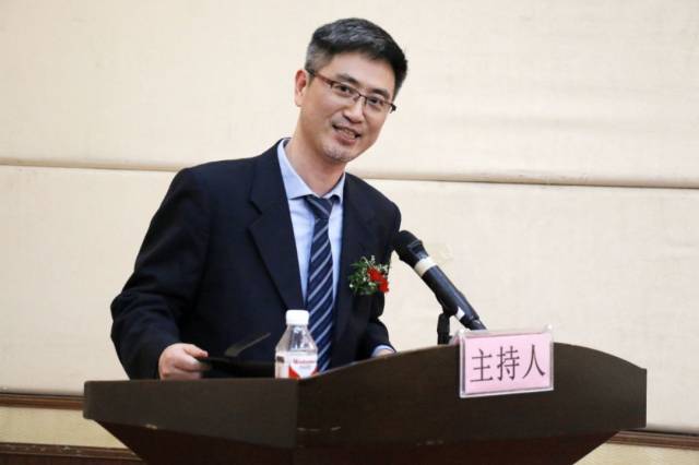 齐爱民教授荣获中国智库创新人才"先锋人物奖"