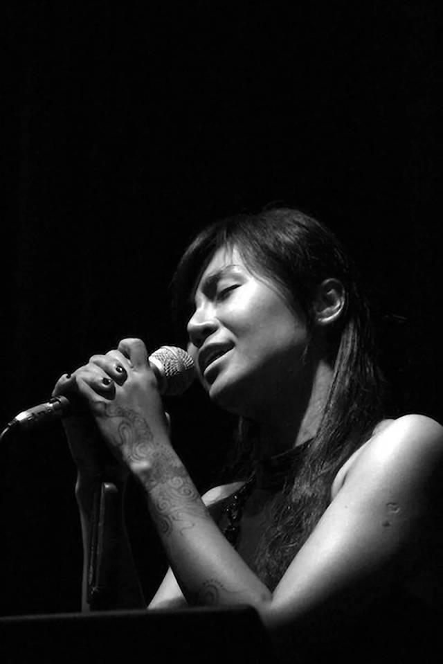 张骏豪 香港著名鼓手,歌手,作曲家 恭硕良 擅长演奏低音电子结他及