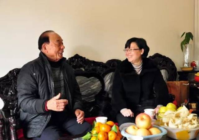 因为这顿饭,陈阳霞被终止其省纪委副厅长级室主任试用期,调离省纪委