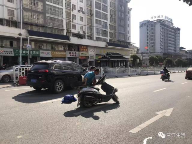 廊桥新都路口发生一起交通事故,受伤男子身上多处擦伤