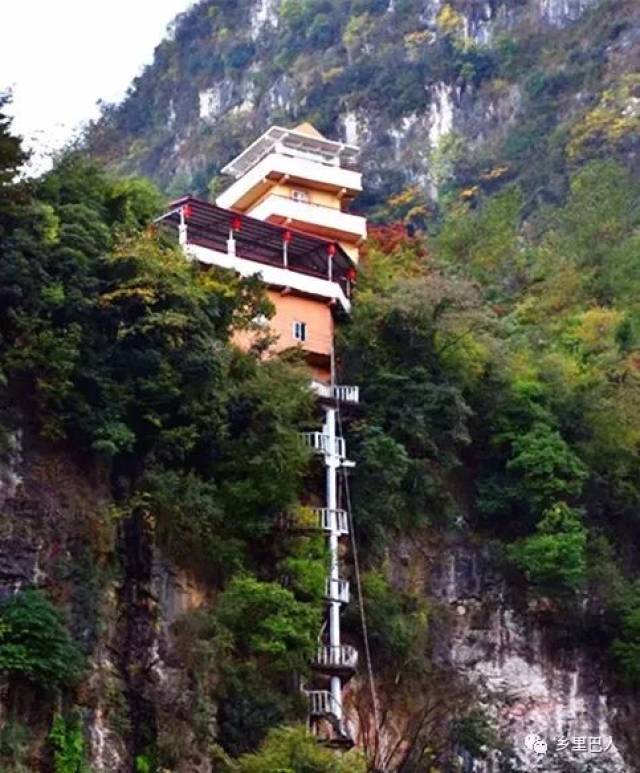 谷底往上,谷底,跌落谷底_大山谷图库