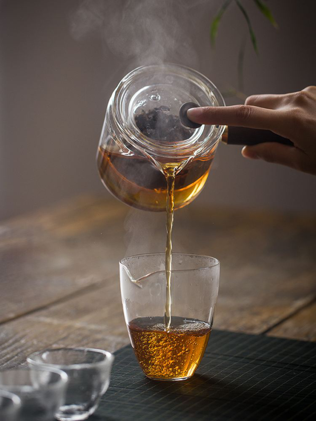 别纠结老白茶是煮了喝还是泡了喝,泡了再煮最有味!