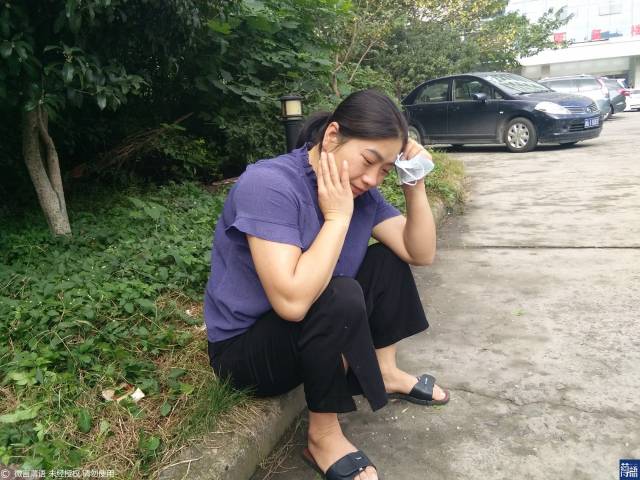 李红霞痛苦的回忆那天,她带着俊涵到街上买了新衣服和新玩具回到家