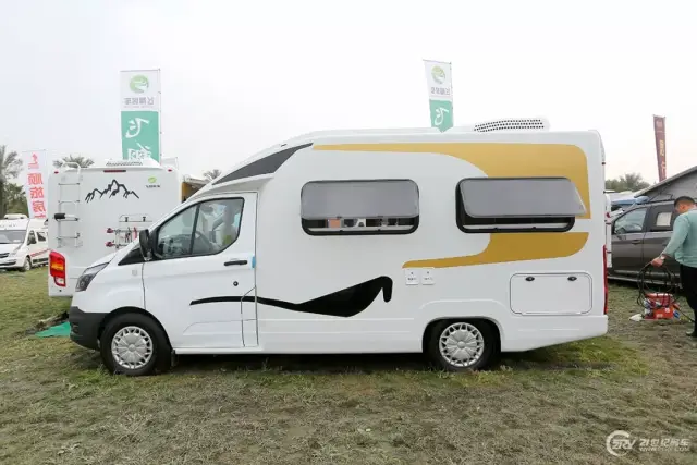 368万起汽油自动挡b型房车飞翔房车发布2款福特自行式小额头c型房