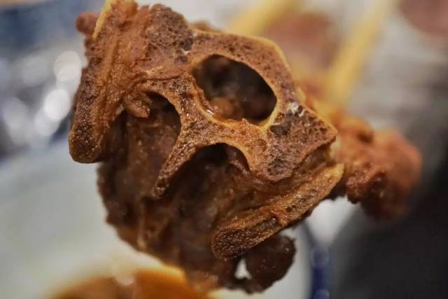 能夹出完整的羊脊髓,口感软糯