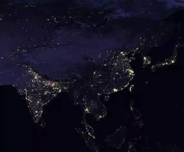 卫星在太空看夜间地球,为什么印度的灯光图面积比中国大?