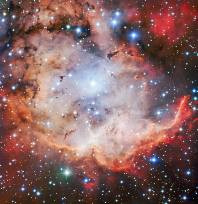 万圣节前夕,科学家拍摄了一张可怕的骷髅头星云照片
