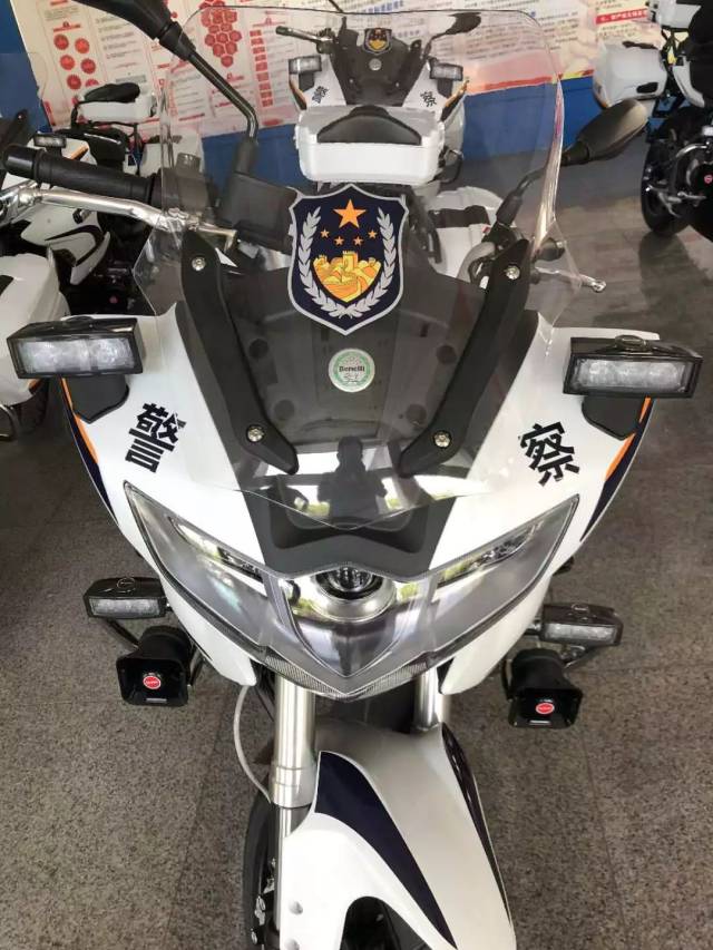 贝纳利bj300j警用版图片