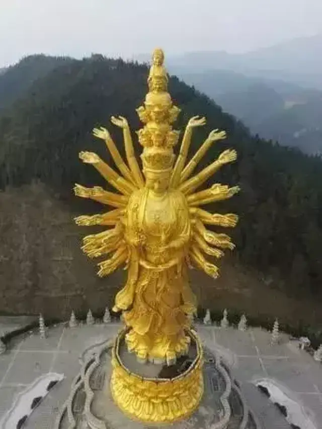 湖南宁乡密印寺千手观音像,高99.19米,为世界最大露天"千手观音"圣像.