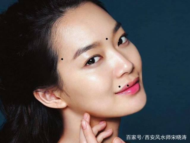 印堂有痣,就是指两眉中间有长痣.