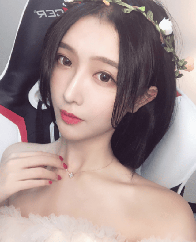 脱下丝袜的饺子君还能秀美腿?网友:瞬间失去了灵魂