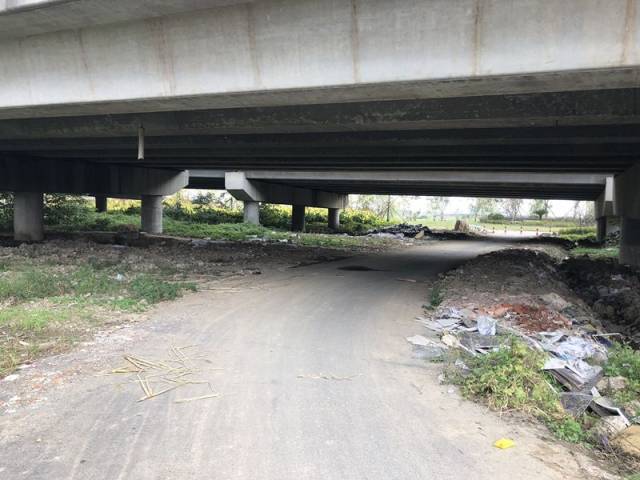 破难实录 | 电动车逆行,没有照明设施,路滑.922记者实地了解情况