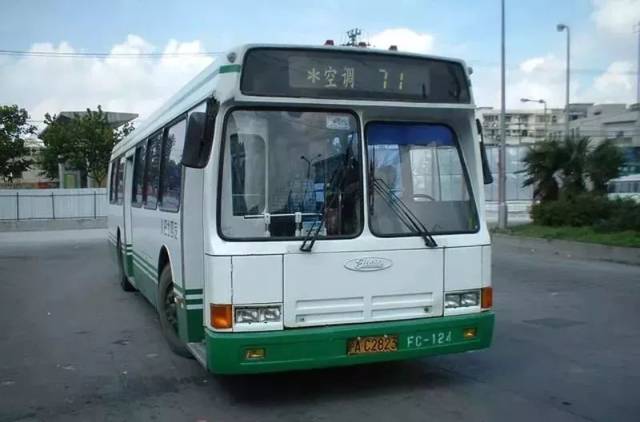 【上海記憶】巨龍車,慢字旗……還記得那些年擠過的公交車嗎?