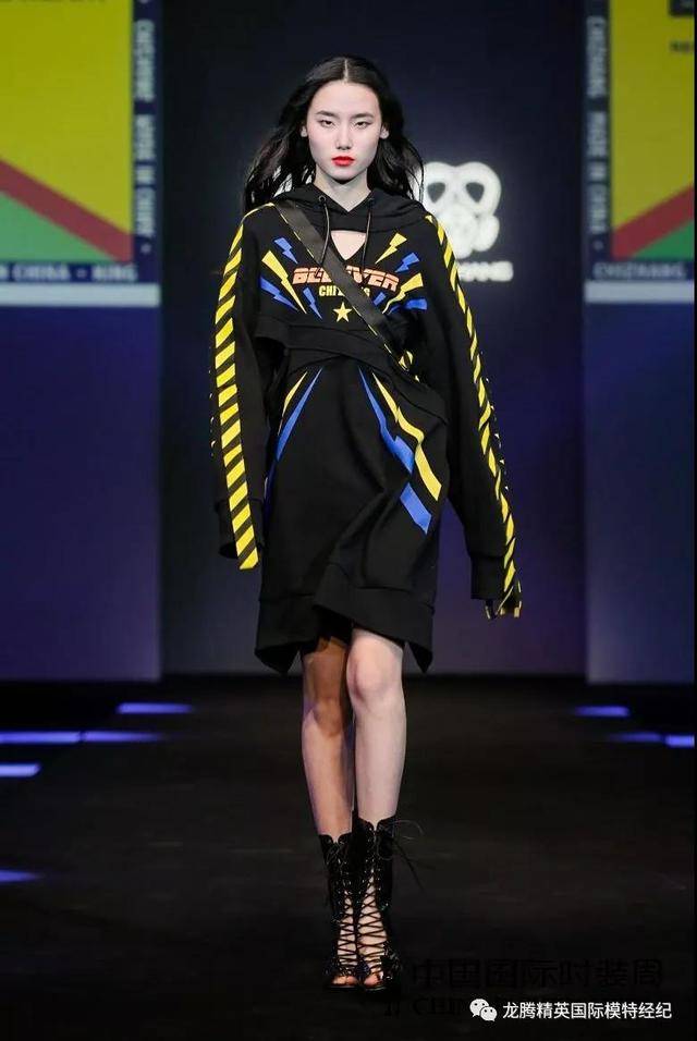 2019 ss 国际时装周 | 奥迪q2l联名潮服发布秀