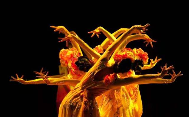 送手机商场见人就尬舞杭州尬舞一姐等你来pk