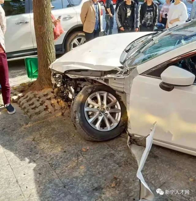 湖南新宁车祸60人死亡图片