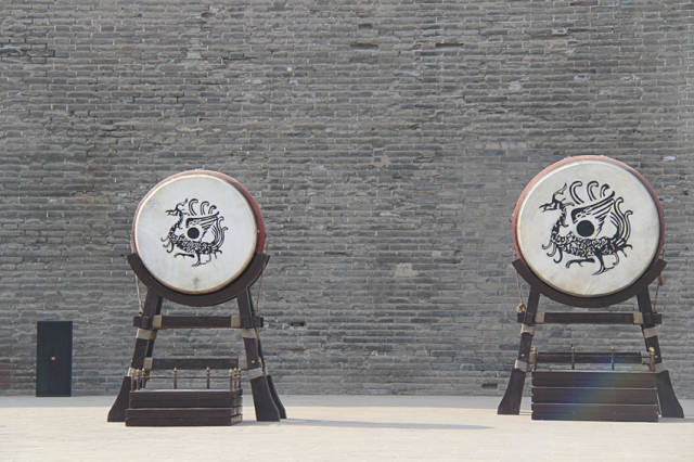 战鼓是古代打仗的必用兵器,用于鼓舞士气,发布冲锋号令