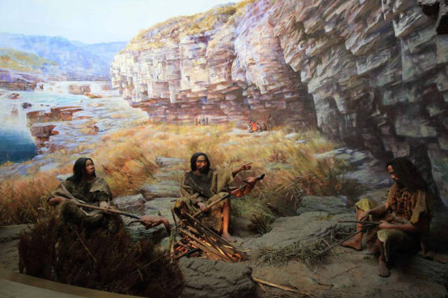 这就是原始人的生活!今人之所以接受不了,是因为三大能力退化了