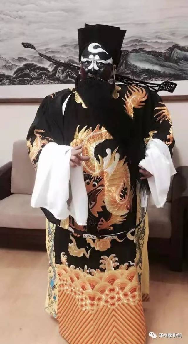 陈喜梅,著名黑头表演艺术家兰力的亲传弟子.