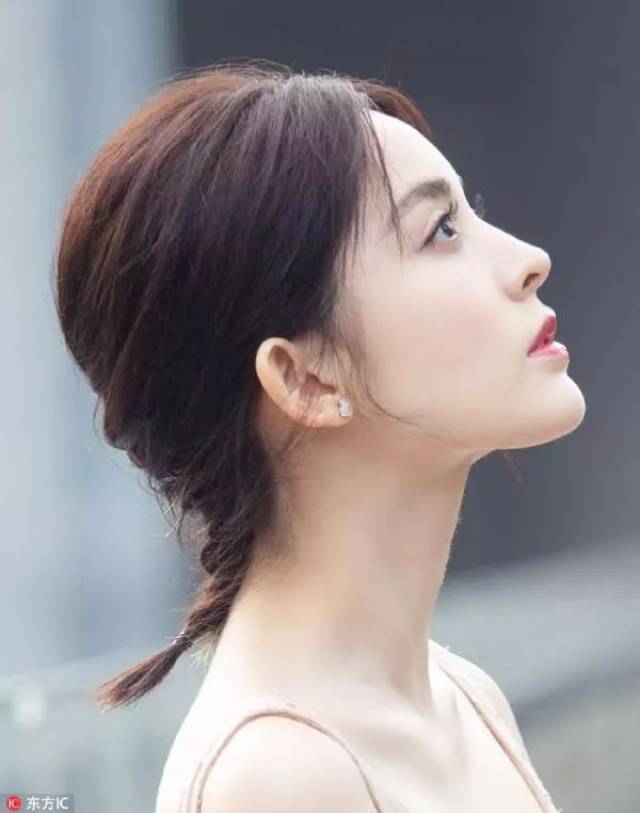 锁骨发烂大街让宋佳教你扎个清爽小马尾抵御狂风季