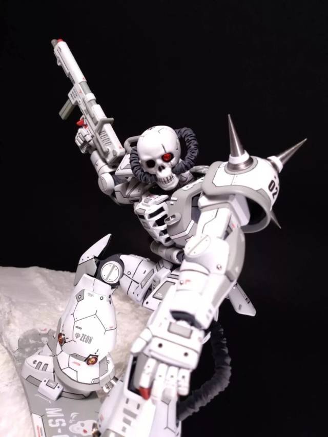 这pose太有动感了,扎古2改造作"雪域幽灵"