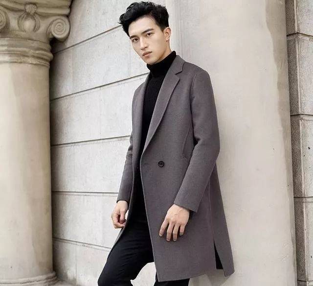 但是值得注意的是, 中长款毛呢大衣 更加适合 个子稍微较高的男生