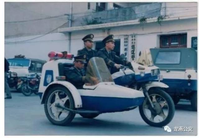 瞧瞧以前的龙南警察.