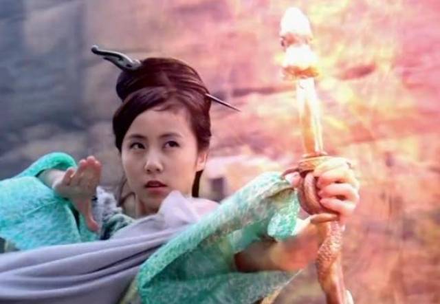 而两代女娲后人,也就是青儿和她的女儿灵儿,都是因为水魔兽而死.