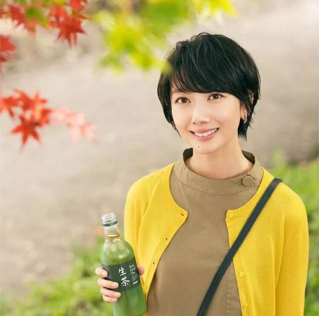 洗护广告 南波瑠 haru 波瑠因清纯气质和瓜子脸 加上神似桂纶镁,被称