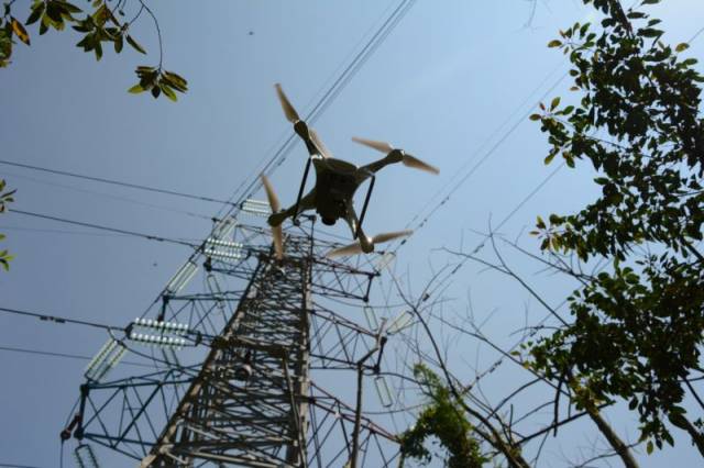这群90后电网女生,靠着一手"飞行绝技"c位出道!