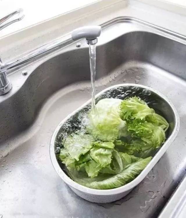 【生活姿势】这些菜千万别用水洗,越洗越脏,99%的人都做错了!