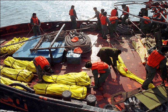 中国惨烈大海难:八级飓风轮船强行出海,290人丧生在10米巨浪下