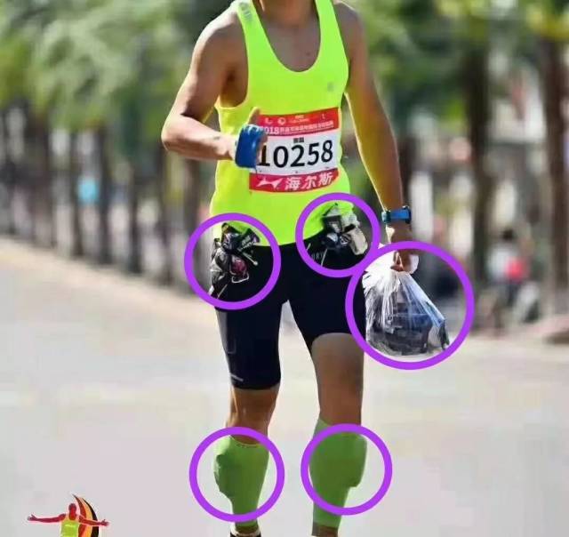 比如昨天西昌马拉松,两个(至少)在赛道上拼命打包能量棒的选手:一个背