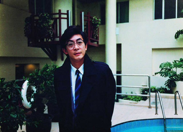 展开剩余 73 % 1991年应梁天的邀请,六小龄童在谌容(梁天的母亲)编剧